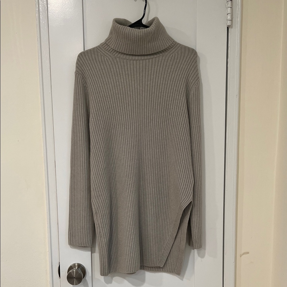 NWT H&M Ribbed Turtleneck Sweater - cream/light gray